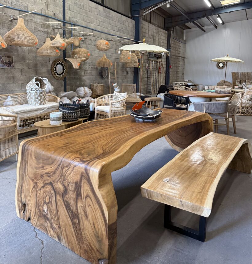 Table en bois de suar